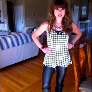 Grid print checked tank top.